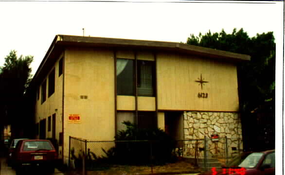 6123 Romaine St in Los Angeles, CA - Foto de edificio - Building Photo