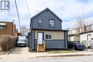 31 Greenaway Ave in Hamilton, ON - Building Photo