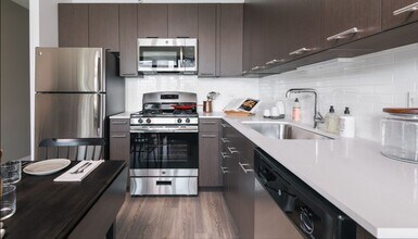 155 W Erie St in Chicago, IL - Foto de edificio - Building Photo