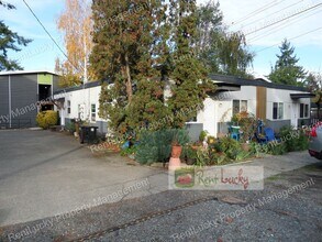 2110-2116 NE 85th St in Seattle, WA - Foto de edificio - Building Photo