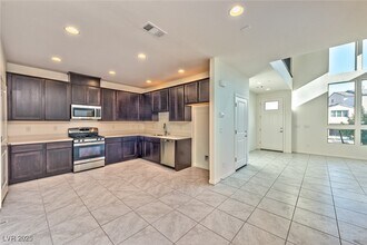 661 Angel Aura St in Las Vegas, NV - Building Photo - Building Photo