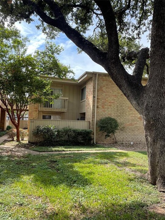 8340 Fathom Cir in Austin, TX - Building Photo