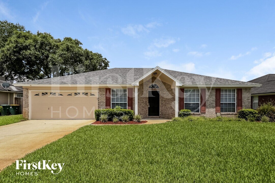 4636 Forest Glen Ct in Jacksonville, FL - Foto de edificio