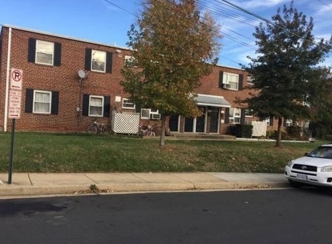 property at 1841 N Dinwiddie St