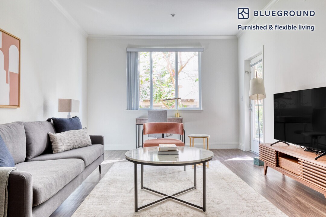 5710 Crescent Park E-Unit -FL1-ID657 in Los Angeles, CA - Foto de edificio