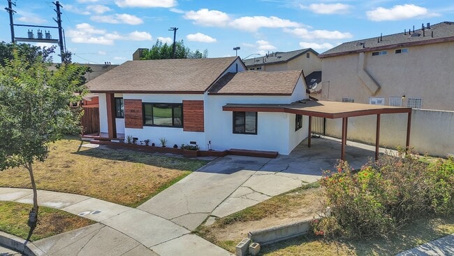 905 N Albertson Ave in Compton, CA - Building Photo - Building Photo