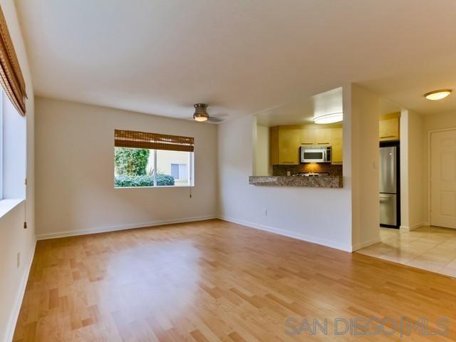 7425 Charmant Dr, Unit 2805 in San Diego, CA - Building Photo - Building Photo
