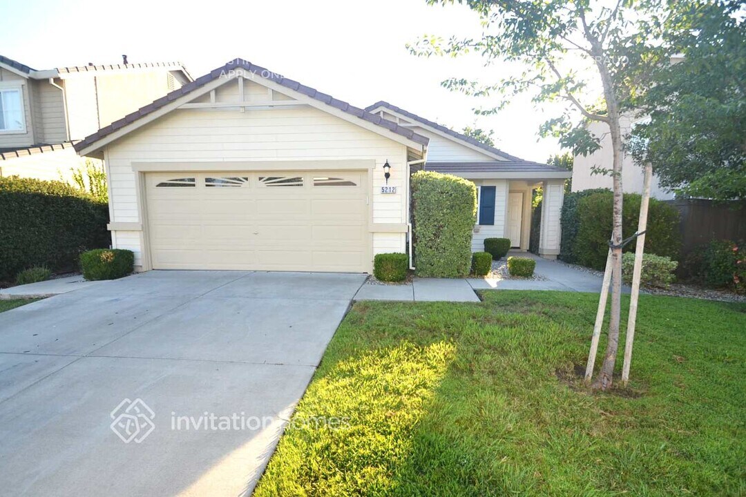 5212 Alderberry Way in Sacramento, CA - Building Photo