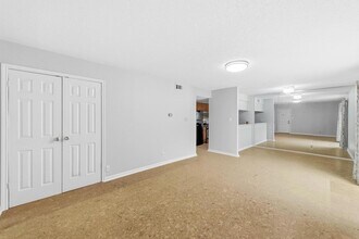 7801 Shoal Creek Blvd, Unit 140 in Austin, TX - Foto de edificio - Building Photo