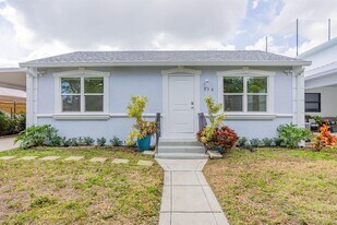 730 Winters St in West Palm Beach, FL - Building Photo