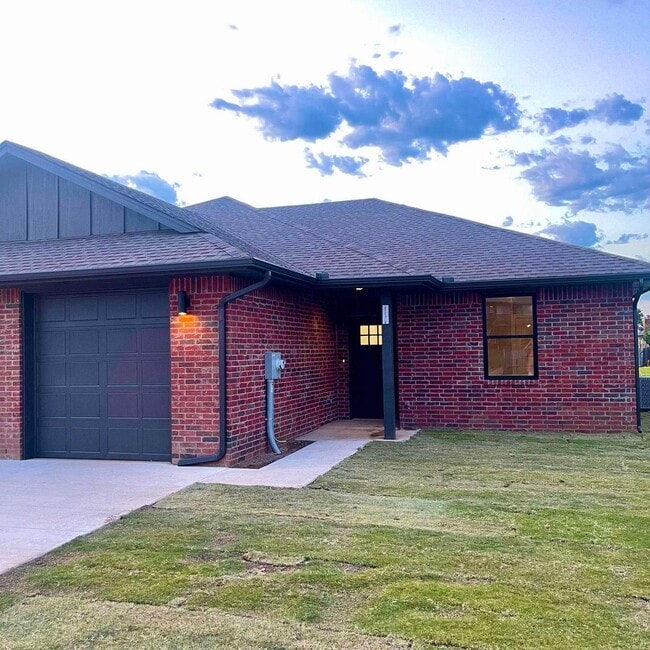 4727 Spring Ridge Rd in Enid, OK - Building Photo - Building Photo