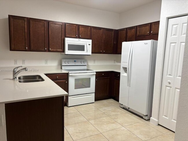 210 NW 109th Ave, Unit 205 in Miami, FL - Building Photo - Building Photo