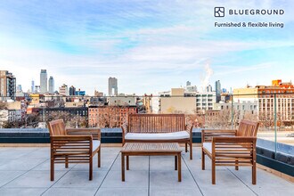 130 Hope St in Brooklyn, NY - Foto de edificio - Building Photo