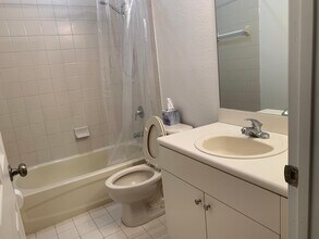 10902 NW 83rd St in Doral, FL - Building Photo - Building Photo
