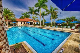 10042 Crooked Crk Dr in Venice, FL - Building Photo - Building Photo
