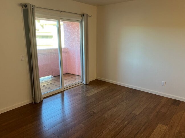4810 S La Brea Ave in Los Angeles, CA - Building Photo - Building Photo