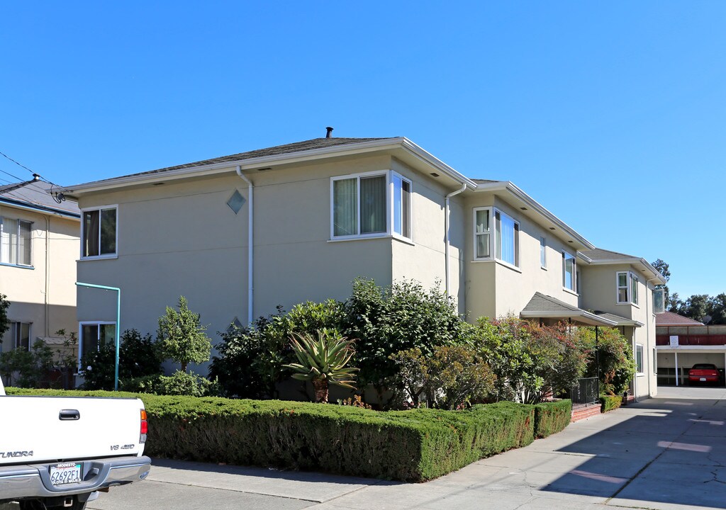 367-379 Chumalia St in San Leandro, CA - Building Photo