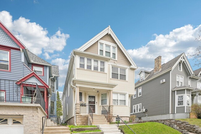 property at 1660 N Marshall St