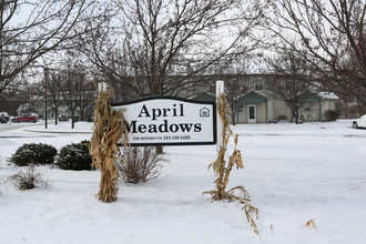 April Meadows in Geneseo, NY - Foto de edificio - Building Photo