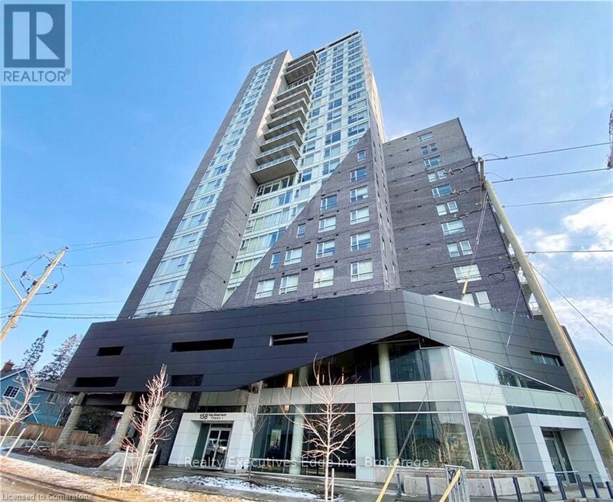 158-158 King St N in Waterloo, ON - Building Photo