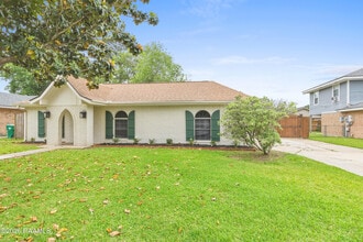 106 Seattle St in Lafayette, LA - Building Photo - Building Photo