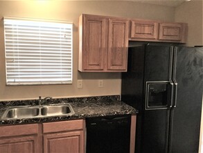 760 Windy Hill Ln in Galloway, OH - Building Photo - Building Photo