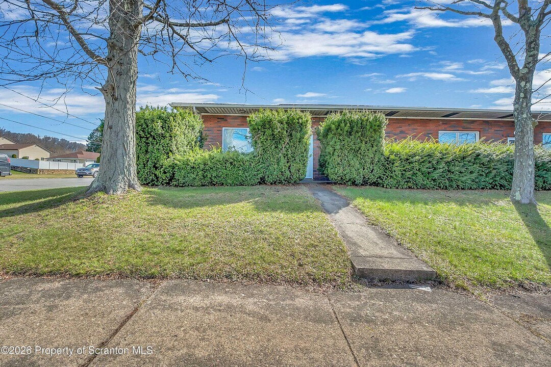 801 Moosic Rd in Old Forge, PA - Building Photo