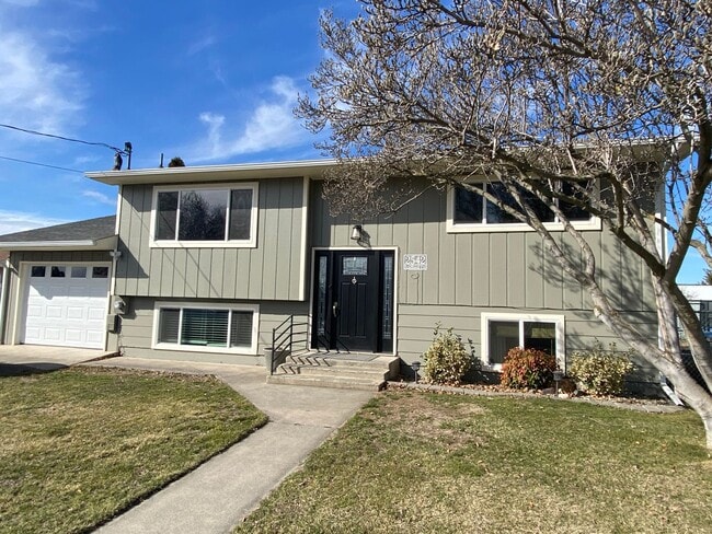 property at 2542 Stafford Dr