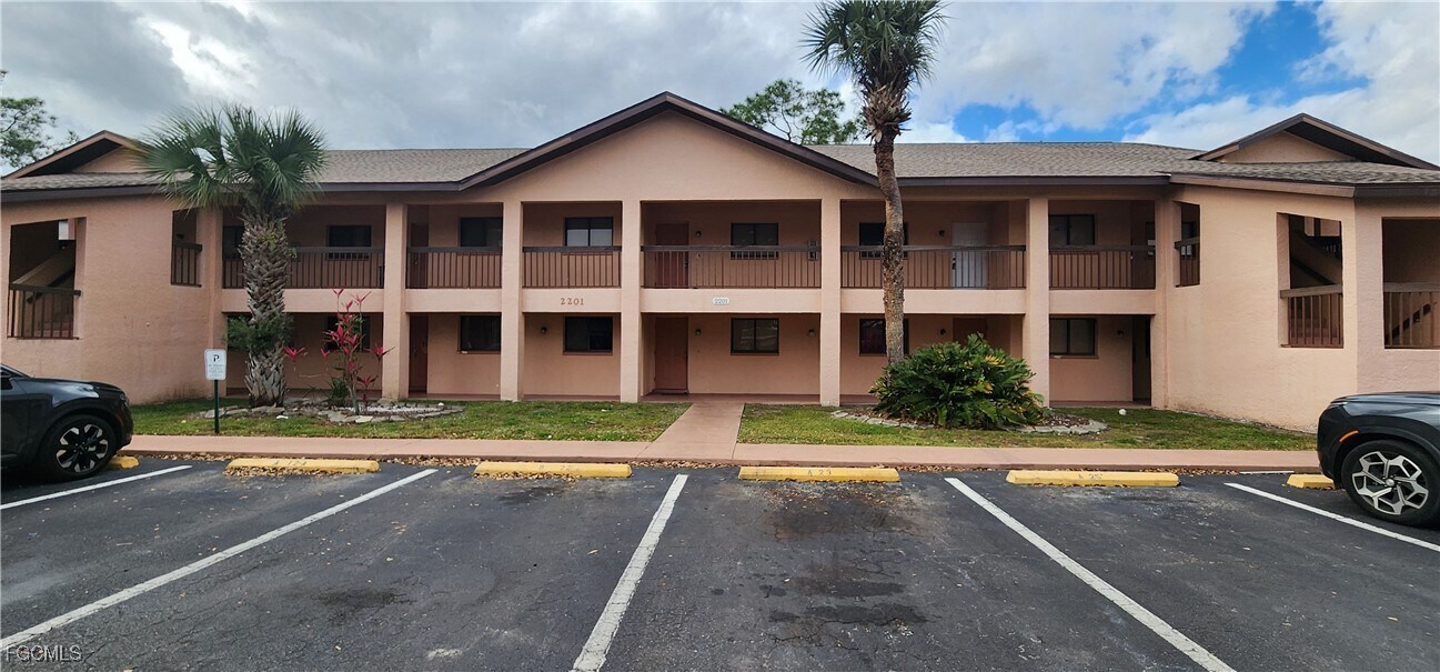 2201 East 5th Street in Lehigh Acres, FL - Building Photo