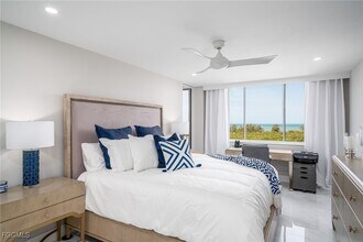 17 Bluebill Ave in Naples, FL - Foto de edificio - Building Photo