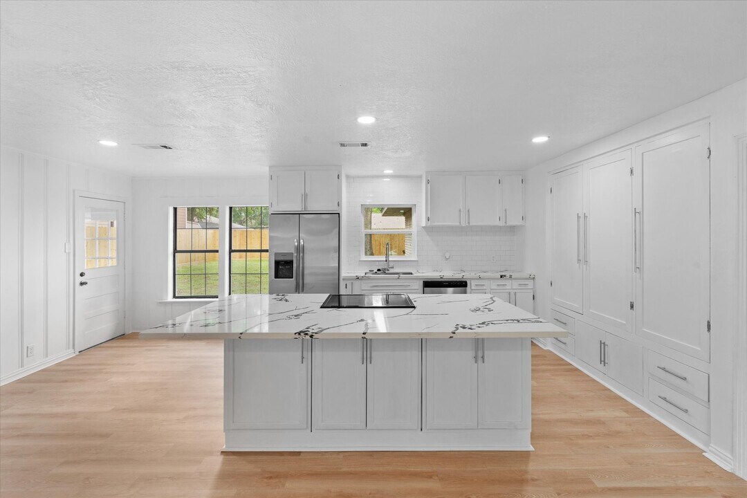 2214 Ansbury Dr in Houston, TX - Building Photo