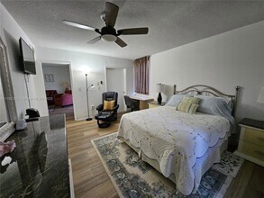 1501 NE Miami Gardens Dr, Unit 351 in Miami, FL - Building Photo - Building Photo