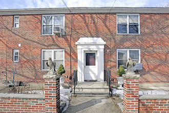 40-04 196th St in Flushing, NY - Foto de edificio - Building Photo