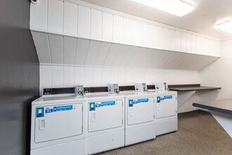 TOWNHOMES AT FAIRWAYS in Columbus, OH - Building Photo - Interior Photo