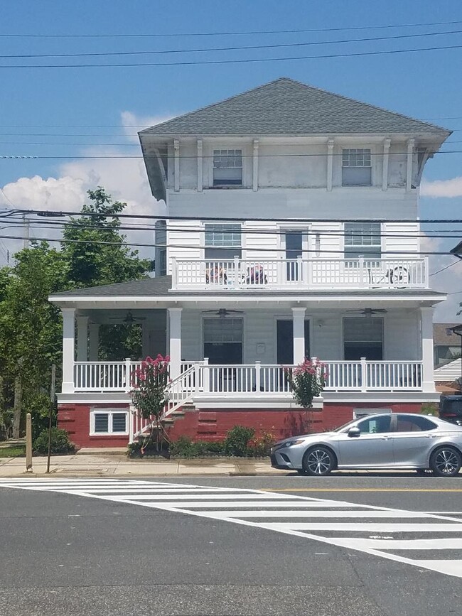 4907 Atlantic Ave, Unit 2 in Ventnor City, NJ - Foto de edificio - Building Photo