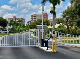 14815 Laguna Dr in Ft. Myers, FL - Building Photo