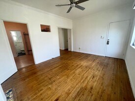 Lincoln Road Apartments in Miami Beach, FL - Building Photo