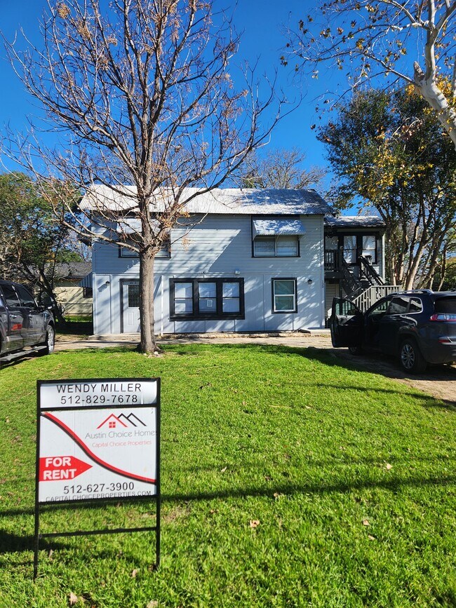 130 OliveUnit 201B in San Marcos, TX - Building Photo - Building Photo