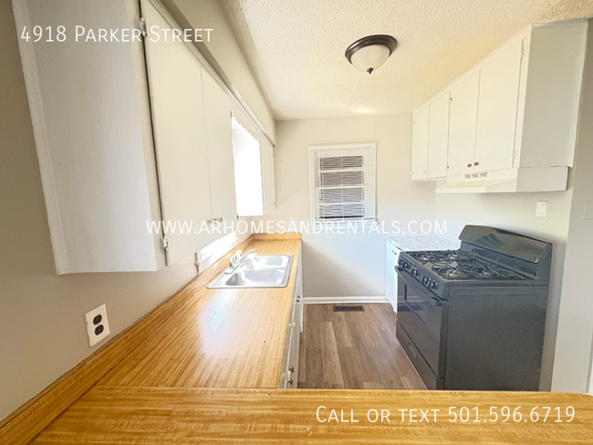 4918 Parker St in North Little Rock, AR - Foto de edificio - Building Photo