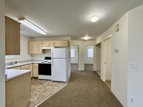 34 Lewis Ave in Medford, OR - Building Photo - Building Photo