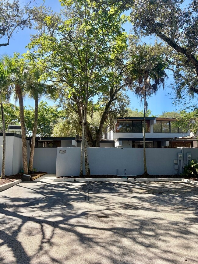 6432 Sawmill Ln