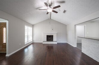 809 Newport Blvd in League City, TX - Building Photo - Building Photo