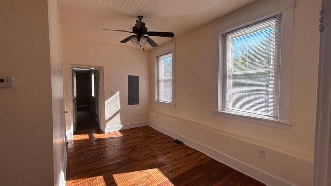 1216 Williamsburg Rd in Richmond, VA - Foto de edificio - Building Photo