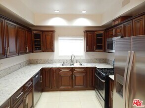 2018 Hillcrest Dr in Los Angeles, CA - Building Photo - Building Photo