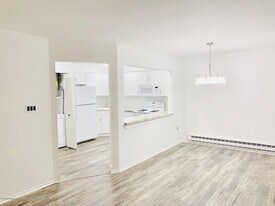 31 Lexington Ct in Red Bank, NJ - Building Photo