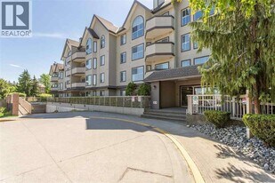 12464-1191B 191b St in Pitt Meadows, BC - Building Photo