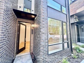 1104 A 34th Ave in Seattle, WA - Building Photo