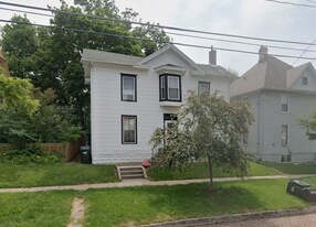 412 N Linn St in Iowa City, IA - Building Photo