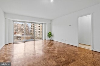 560 N St SW, Unit N409 in Washington, DC - Foto de edificio - Building Photo