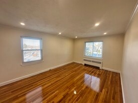 5 Bishop Rd, Unit 4 in Quincy, MA - Building Photo
